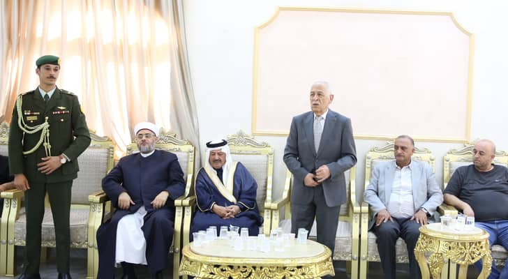مندوبا عن الملك وولي العهد.. العيسوي يعزي عشائر النعيمي والخريسات ونزال