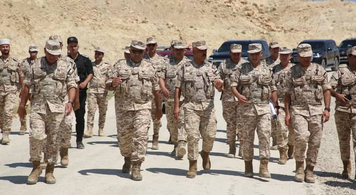 المساعد للعمليات والتدريب يتابع التدريب الجماعي للواء الأمير زيد بن الحسين الآلي/93