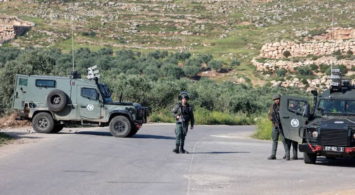 الاحتلال يغلق الطريق الواصل بين رام الله والقدس