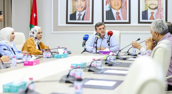 "النقل النيابية" تتابع مطالب كباتن التوصيل وتؤكد الحاجة لإطار تنظيمي لحماية حقوقهم