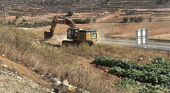 مصادر فلسطينية: الاحتلال يواصل تجريف الأراضي واقتلاع الأشجار في عرابة جنوب غربي جنين