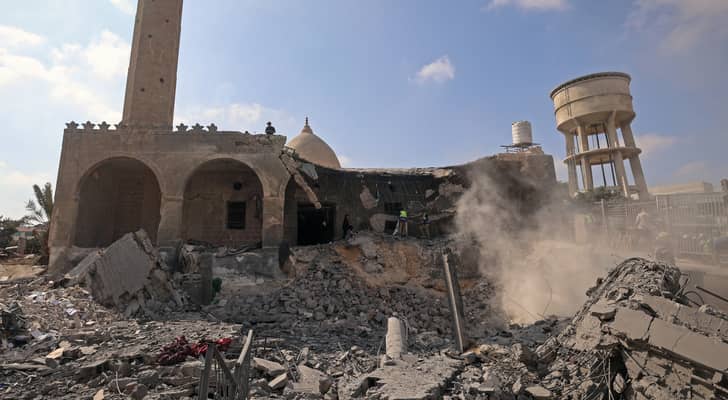 مصادر فلسطينية: 18 خرقا جديدا لـ "هدنة غزة" والاحتلال يواصل القصف والنسف