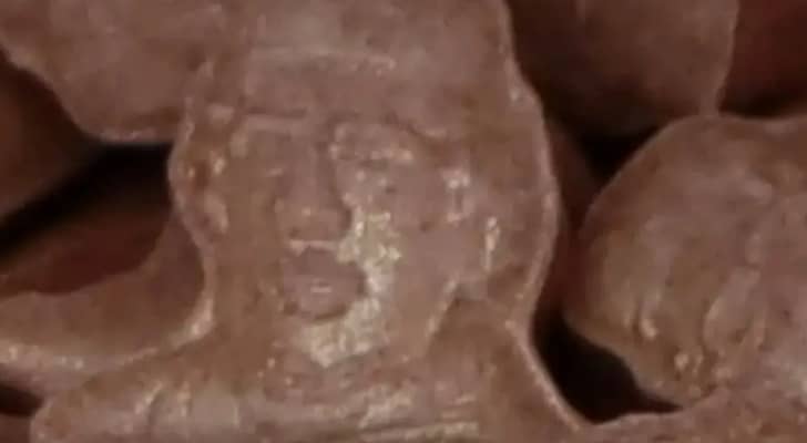 ضبط شحنات كبتاغون وإكستاسي تحمل صورة القذافي في طرابلس وبنغازي