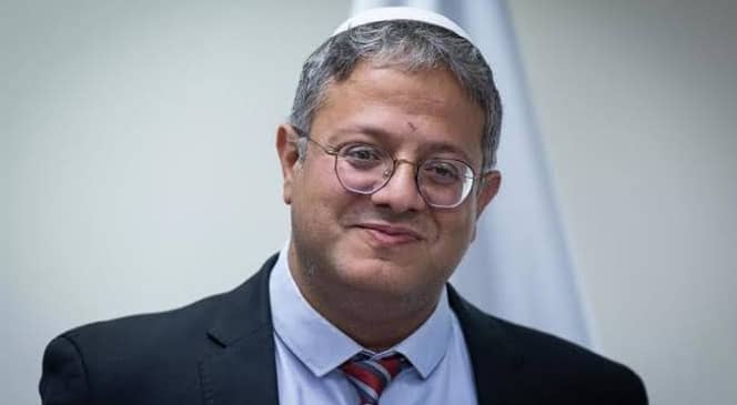 بن غفير يقتحم قرية بير هداج والسكان يهاجمونه: أنت وزير تيك توك وفاشل
