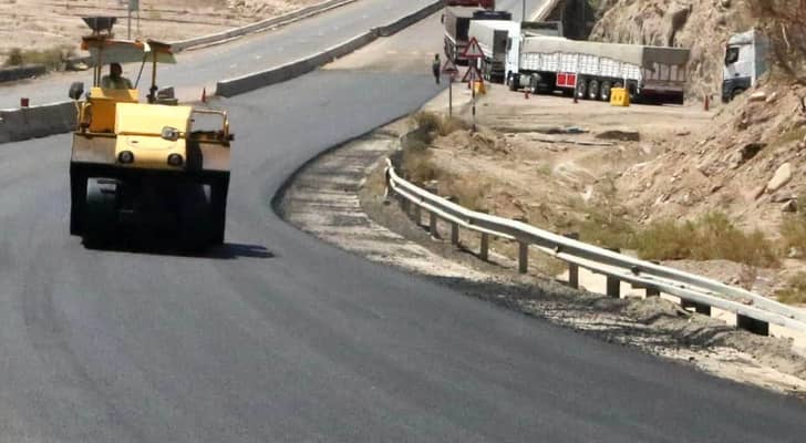 أبو السمن يتفقد مشاريع الطرق في العقبة ويوجه بتشديد...