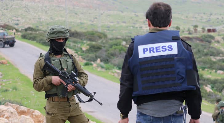 نادي الأسير الفلسطيني: 39 صحفيا وصحفية في سجون الاحتلال...