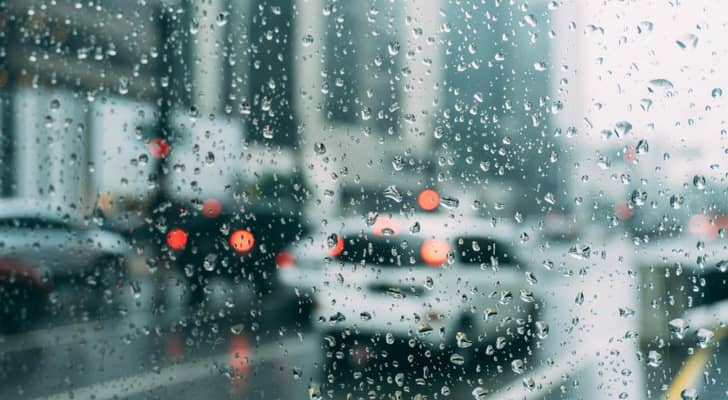 بالفيديو.. الأرصاد الجوية: بدء تساقط الأمطار في محافظتي...