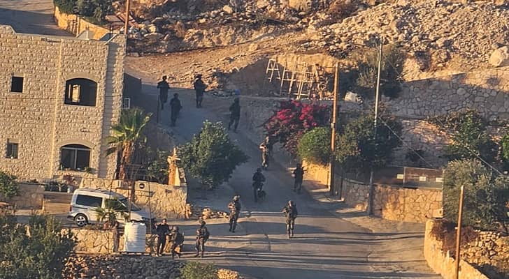 "مراسل "رؤيا": الاحتلال يواصل اقتحام بلدة المغير شرق رام...