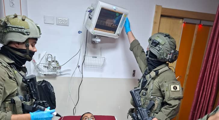 مراسل رؤيا: جيش الاحتلال يقتحم مستشفى في رام الله ويعتقل...