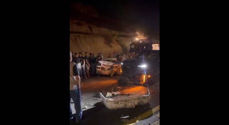 مراسل"رؤيا": إصابة 5 أشخاص إثر حادث تصادم بين مركبتين...