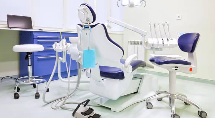 هيئة الإعلام تشرط التنسيق مع "أطباء الأسنان" قبل استضافة أي طبيب إعلاميا
