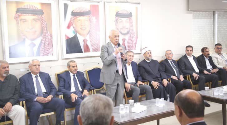 مندوبا عن الملك وولي العهد... العيسوي يعزي عشيرة الكريمين
