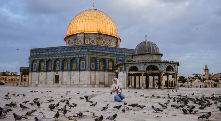 عشرات المستوطنين يقتحمون المسجد الأقصى بقيادة الحاخام...