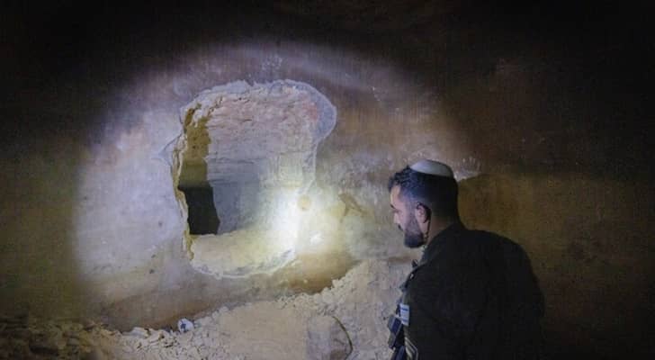 الاحتلال يزعم اكتشاف نفق قيد الحفر في مدينة قلقيلية...