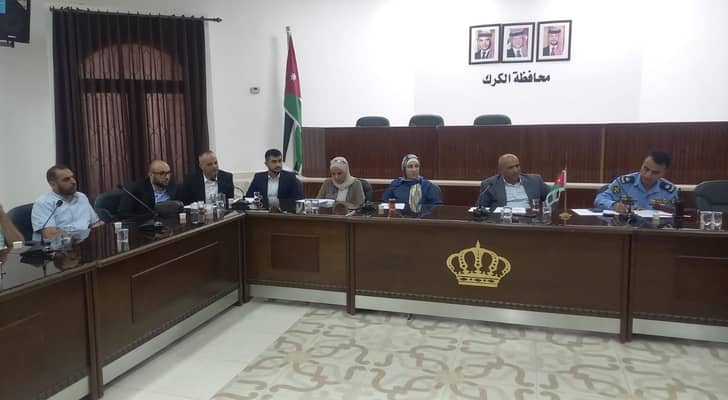 محافظ الكرك يلتقي فريق هيئة تنظيم النقل البري ويبحث معه قضايا النقل العام في المحافظة