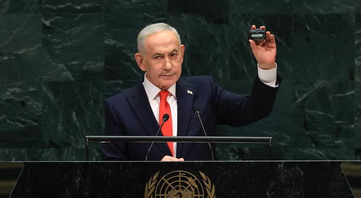 وفد تل أبيب يواصل استعراضاته الاستفزازية بالأمم المتحدة ودبلوماسي إيراني يتجاهل محاولة دانون لتسليمه جهاز ستارلينك
