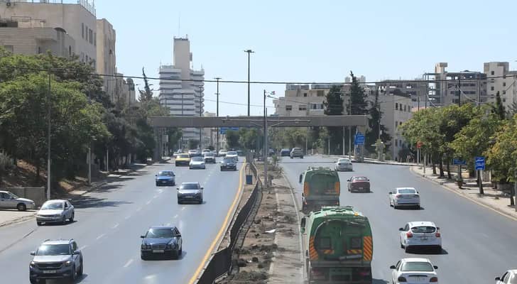 أمانة عمان تواصل تنفيذ تحسينات مرورية على شارع...