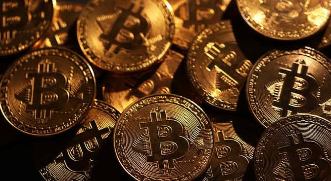تراجع سعر البيتكوين مع تقلبات الأسواق المالية الرقمية