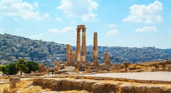 طقس لطيف ومعتدل في العاصمة عمان نهارا مع انخفاض ملموس...