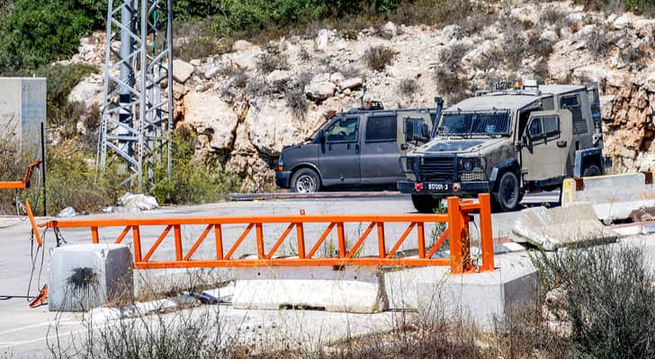 مصادر فلسطينية: الاحتلال يعلن إغلاقا شاملا على الضفة والمعابر بذريعة "عيد العرش"