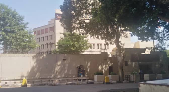 الأجهزة الأمنية في مصر تلقي القبض على منتحل صفة رئيس قسم...