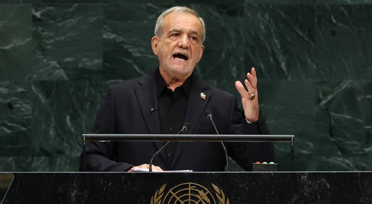 الرئيس الإيراني: أمريكا لن ترى سقوط إيران إلا في أحلامها