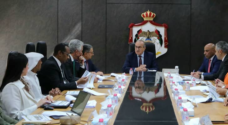 وزير الأشغال يبحث ووفد الصندوق الكويتي مشاريع البنية التحتية